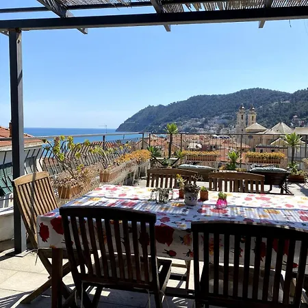 Apartamento Attic With Sea View And Car Box Laigueglia