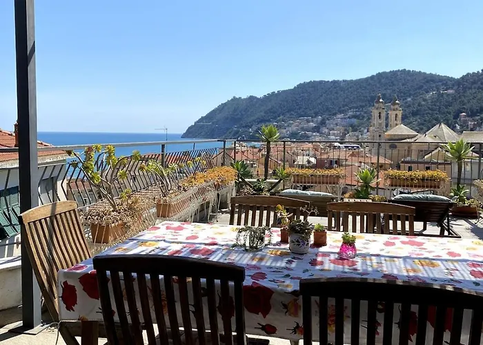 Apartamento Attic With Sea View And Car Box Laigueglia
